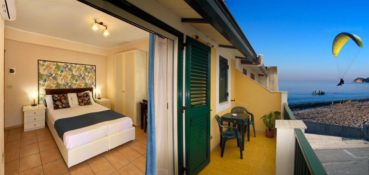 Casa Famiani Bed & Breakfast Letojanni Extérieur photo